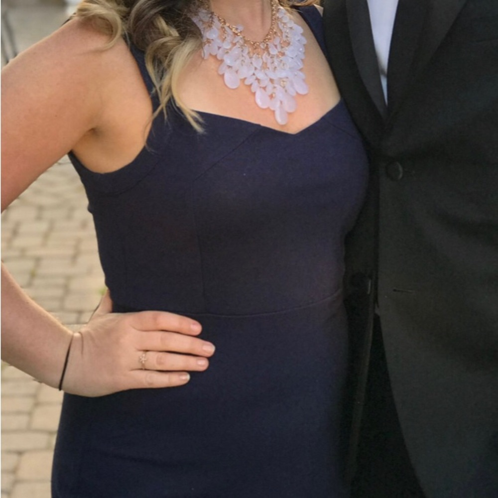 Francesca’s Sleeveless Sweetheart Dress - Picture 9 of 10